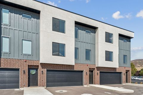Tiny photo for 252 N MAIN ST, Bountiful, UT 84010 (MLS # 2152704)