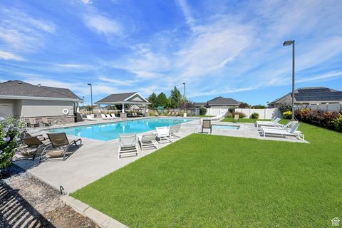 Tiny photo for 2462 N HOODED CRANE CIR W, Clinton, UT 84015 (MLS # 2107429)