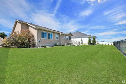 Tiny photo for 2462 N HOODED CRANE CIR W, Clinton, UT 84015 (MLS # 2107429)