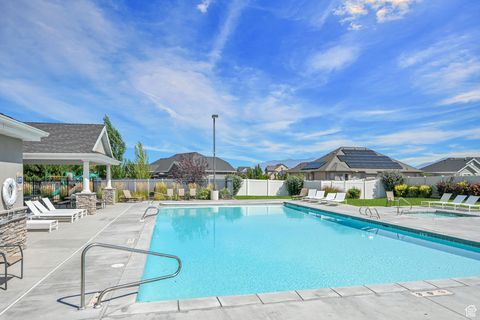 Tiny photo for 2462 N HOODED CRANE CIR W, Clinton, UT 84015 (MLS # 2107429)