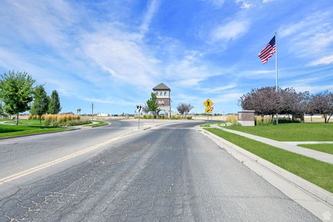 Tiny photo for 2462 N HOODED CRANE CIR W, Clinton, UT 84015 (MLS # 2107429)