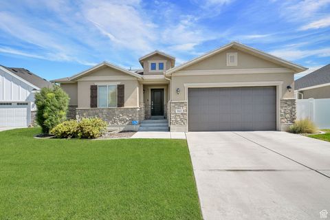 Tiny photo for 2462 N HOODED CRANE CIR W, Clinton, UT 84015 (MLS # 2107429)
