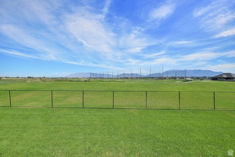 Tiny photo for 2462 N HOODED CRANE CIR W, Clinton, UT 84015 (MLS # 2107429)