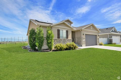 Tiny photo for 2462 N HOODED CRANE CIR W, Clinton, UT 84015 (MLS # 2107429)