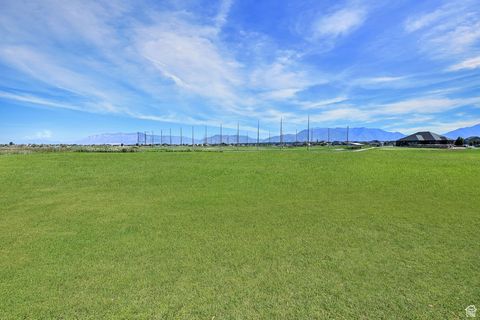 Tiny photo for 2462 N HOODED CRANE CIR W, Clinton, UT 84015 (MLS # 2107429)