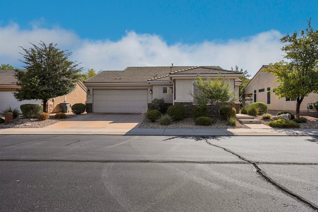Photo of 4387 S KIVA HILL DR, Saint George, UT 84790 (MLS # 2179454)