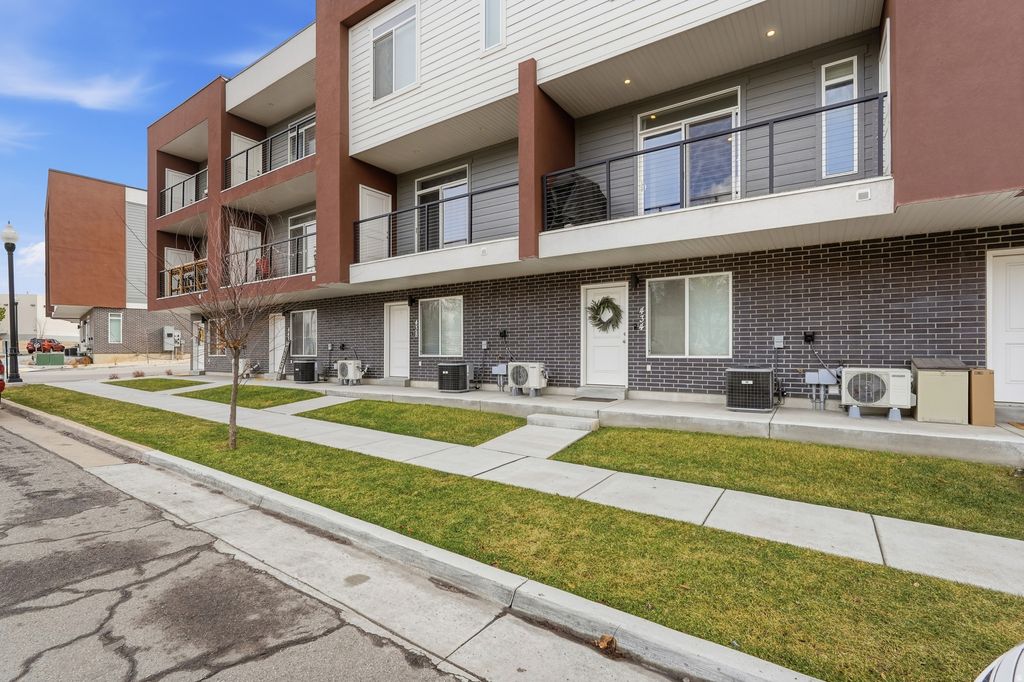 Photo of 434 E DEPOT ST S, Clearfield, UT 84015 (MLS # 2137061)