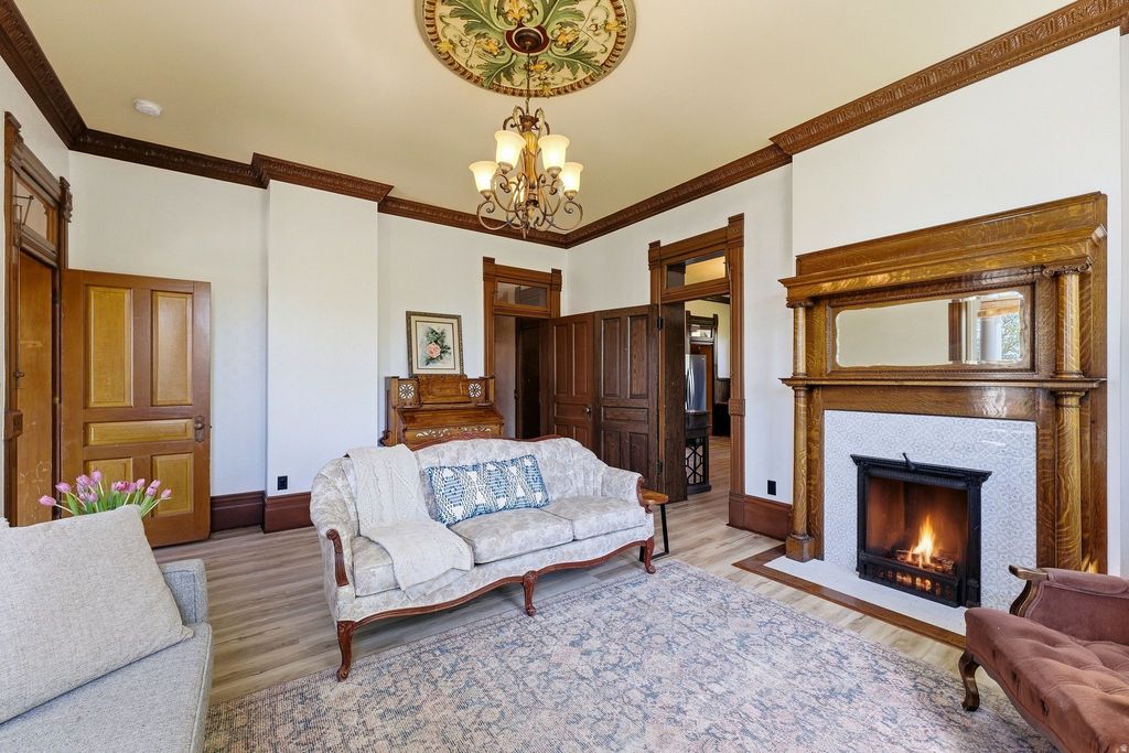 Photo of 472 N MAIN ST, Kaysville, UT 84037 (MLS # 2157922)