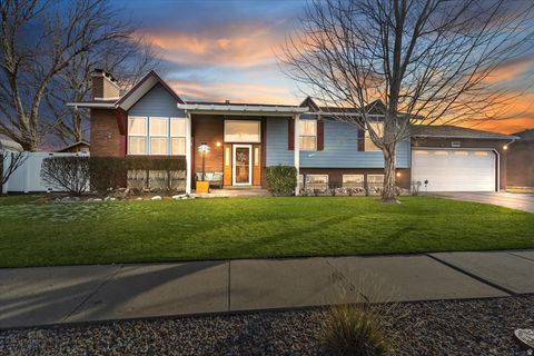Photo of 845 E CASSIE DR, South Ogden, UT 84405 (MLS # 2135485)