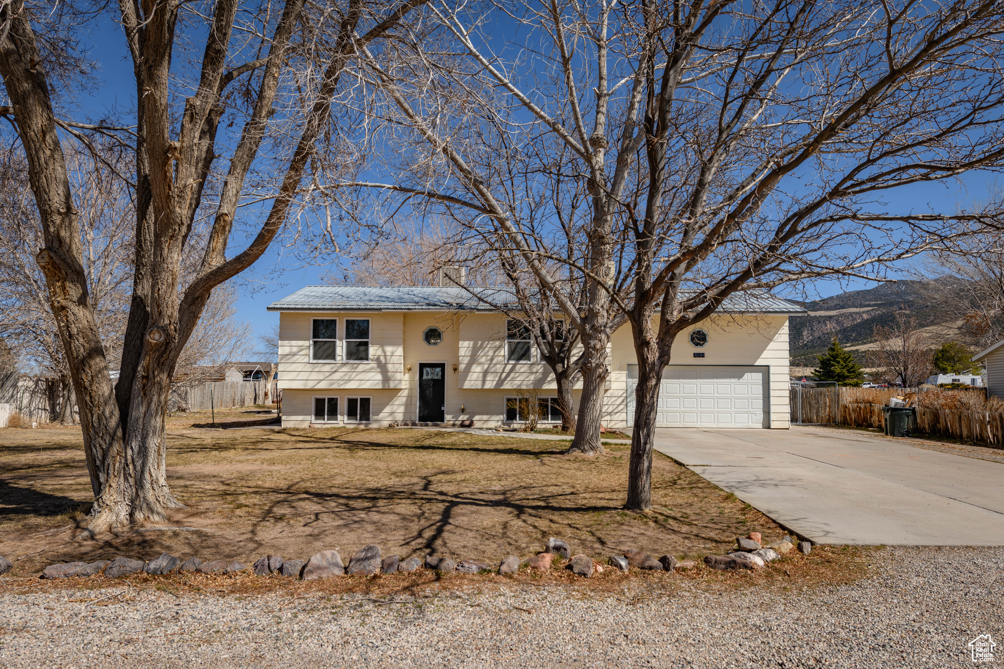 4644 N Pioneer Dr, Enoch, Utah image 2