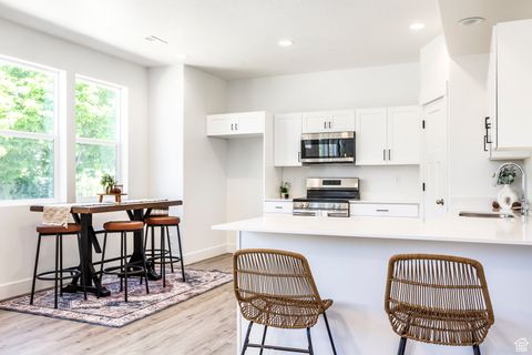 Photo of 729 S HARRISON DR, Springville, UT 84663 (MLS # 2105394)