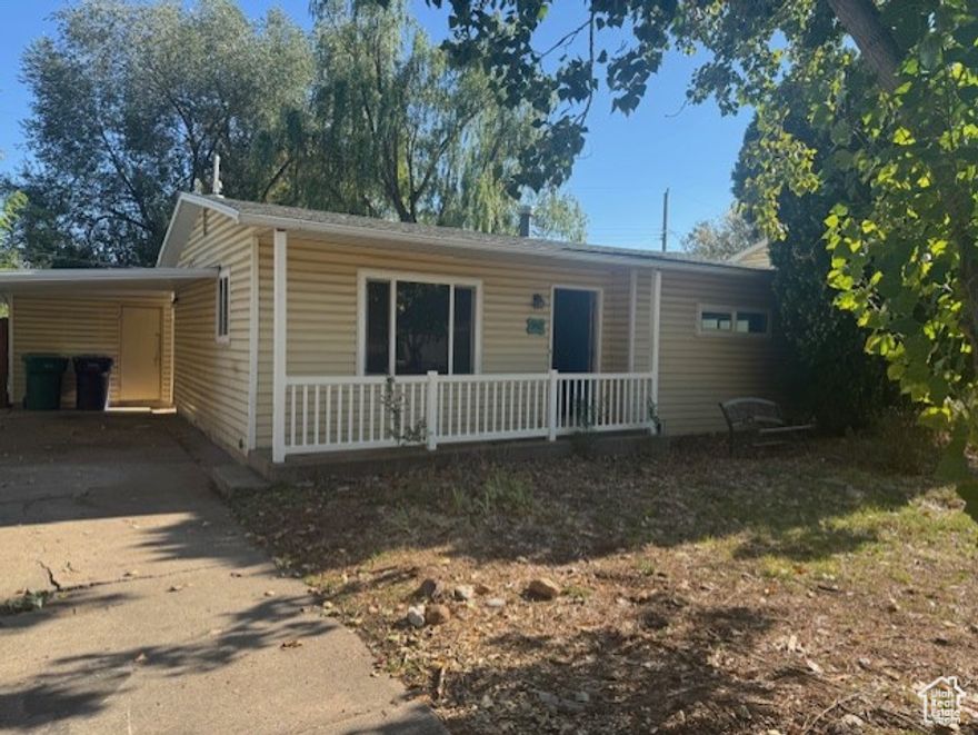 FANTASTIC PATIO HOME - HVAC NEW 2020 - WATER HEATER NEW 2022 - NEW CARPET AND PAINT - ALL APPLIANCES INCLUDED -  NEW VINYL WINDOWS 2023 - LOWEST PRICED HOME IN LAYTON