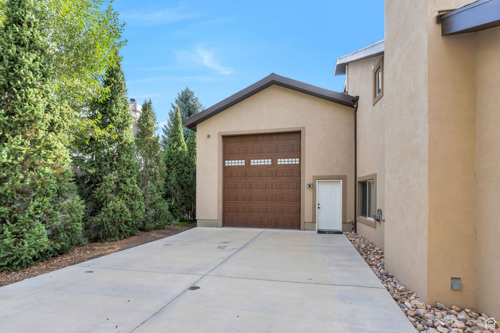 RIVER BREEZE HAVEN - Residential