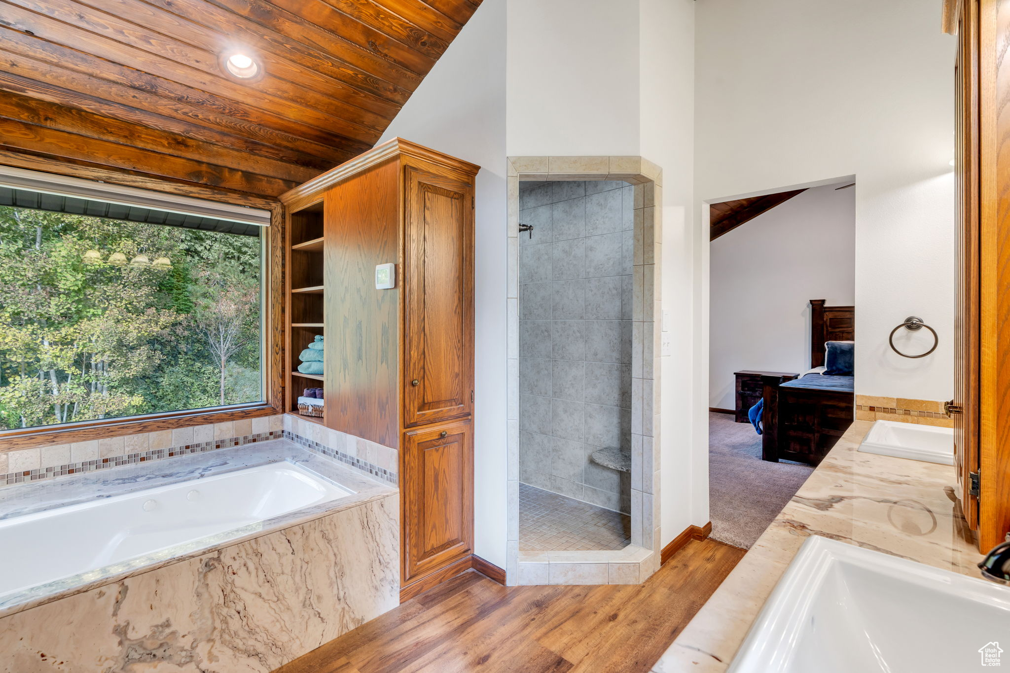 RIVER BREEZE HAVEN - Residential
