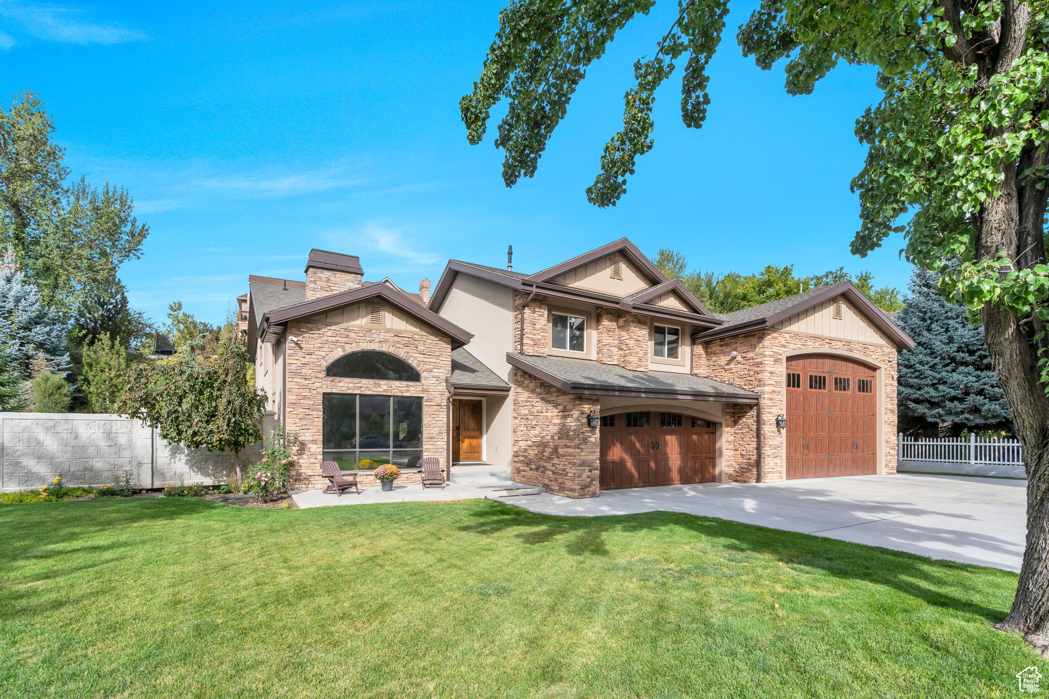 RIVER BREEZE HAVEN - Residential
