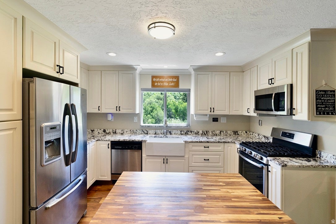 2548 Nordic Valley Dr, Eden, UT, 84310, USA, 5 Bedrooms Bedrooms, ,5 BathroomsBathrooms,Residential,Active,2548 Nordic Valley Dr,2166728