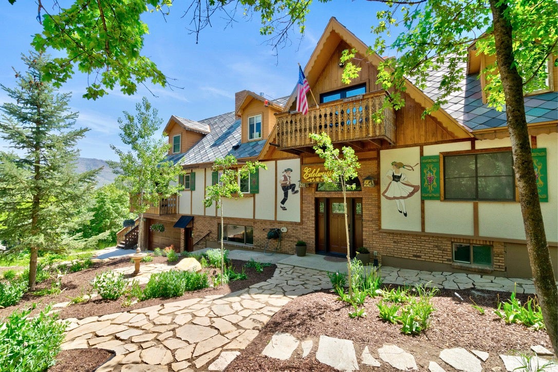 2548 Nordic Valley Dr, Eden, UT, 84310, USA, 5 Bedrooms Bedrooms, ,5 BathroomsBathrooms,Residential,Active,2548 Nordic Valley Dr,2166728