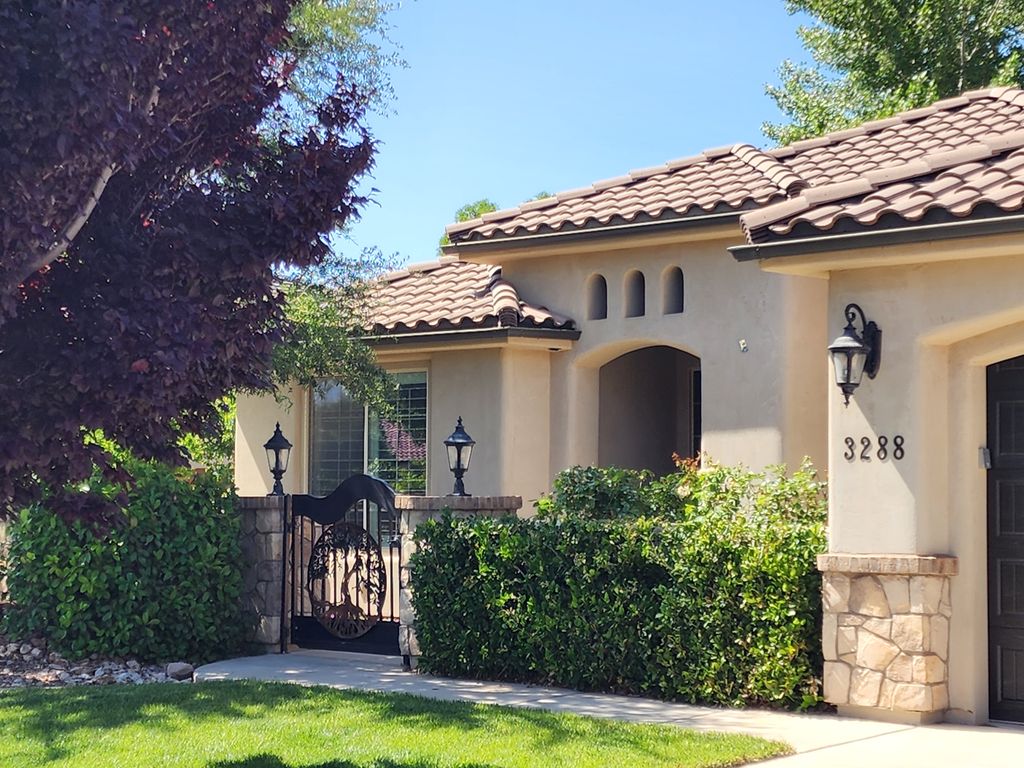 Photo of 3288 W 2570 S, Hurricane, UT 84737 (MLS # 2142793)