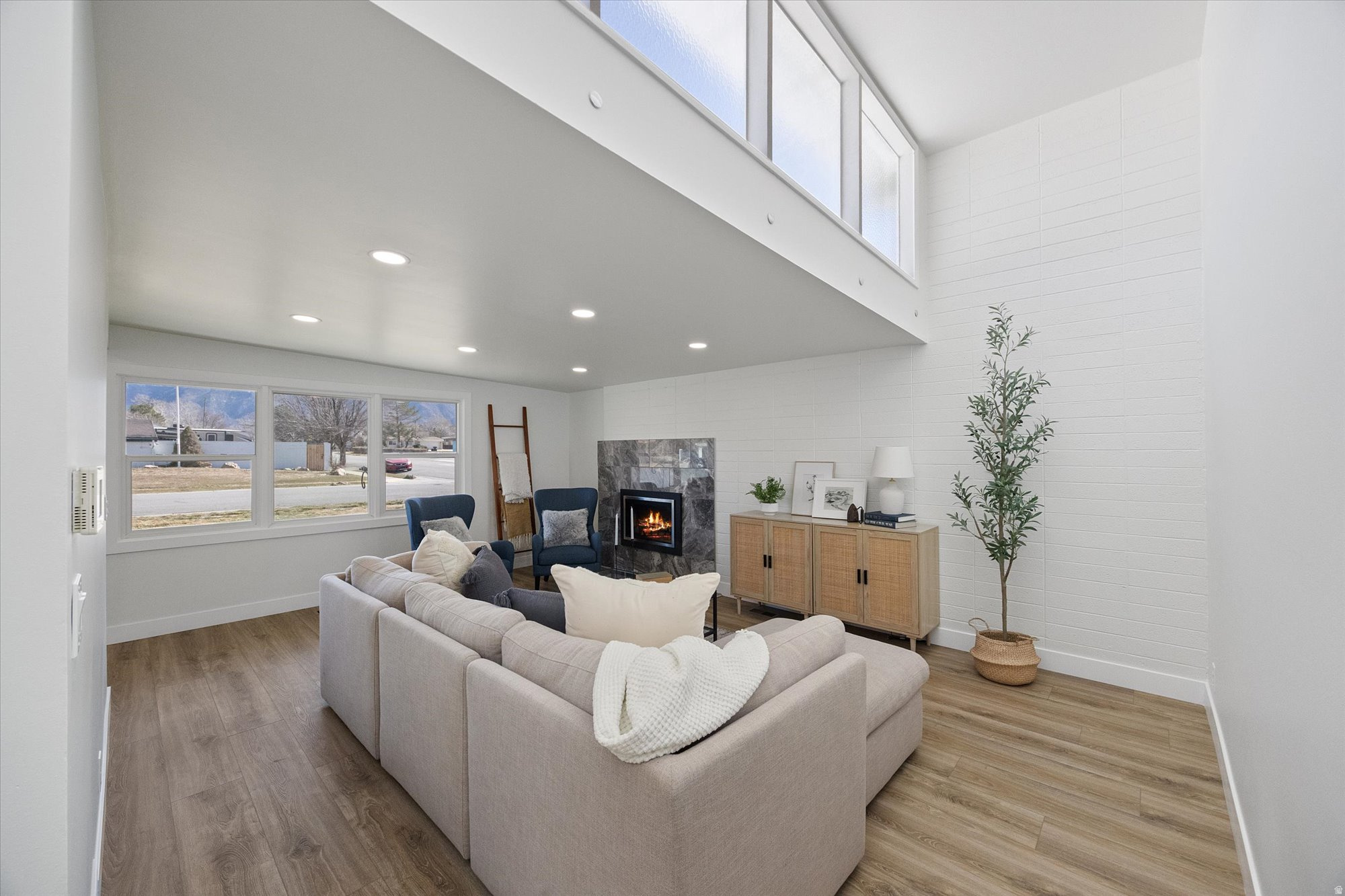 WHITE CITY - Residential