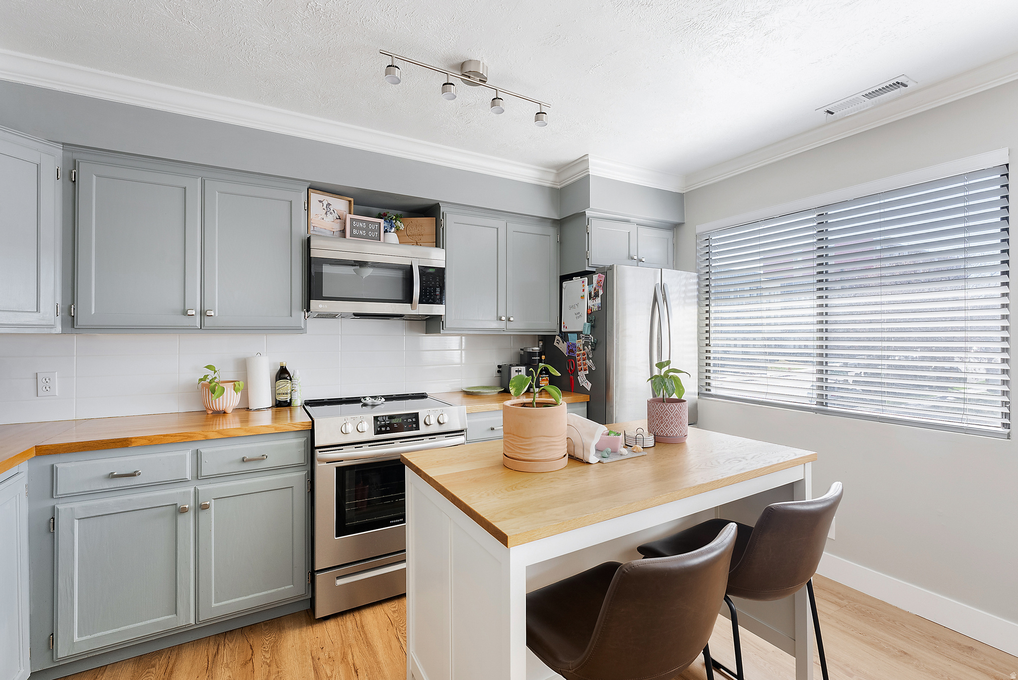 RAMONA  CONDM - Residential