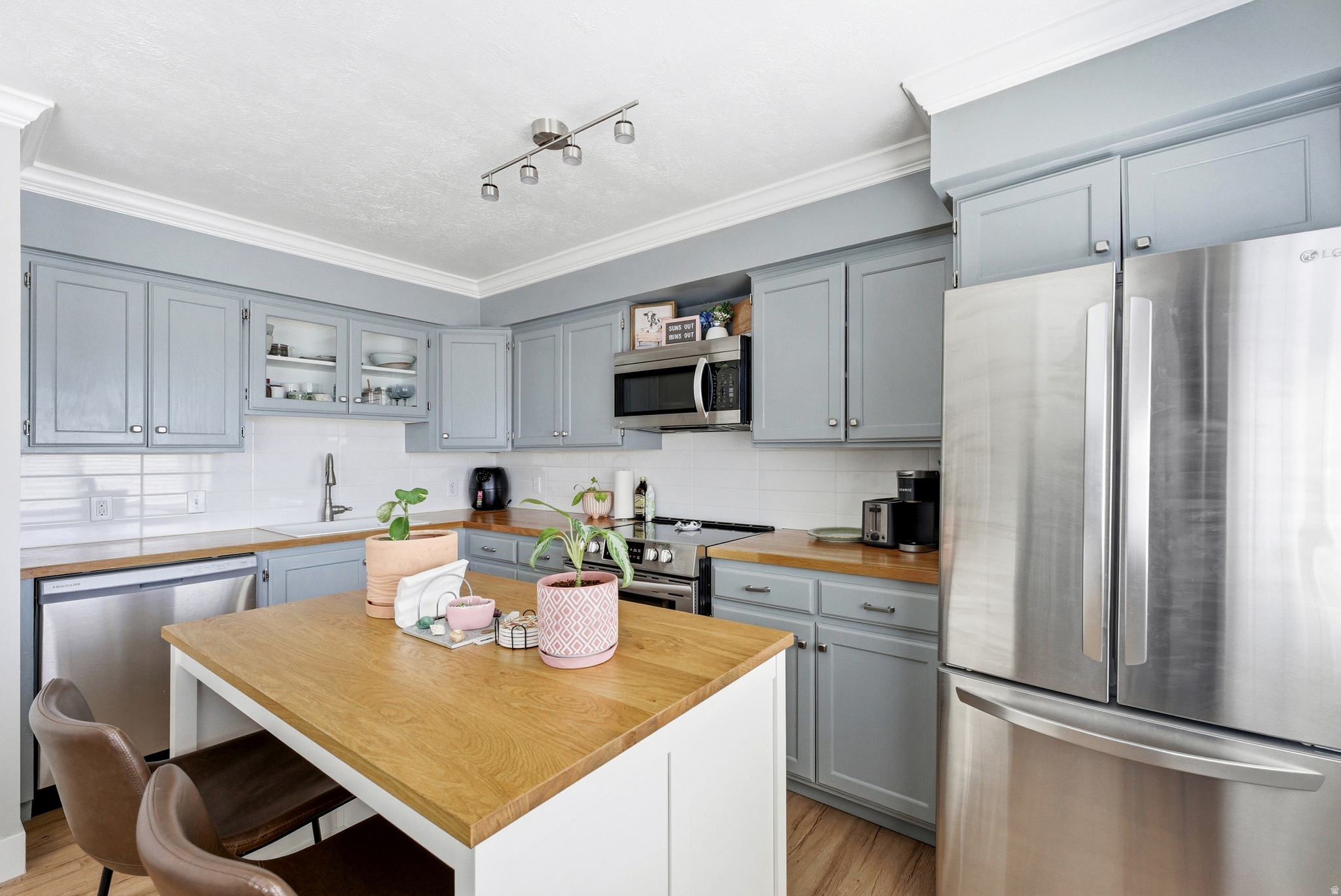 RAMONA  CONDM - Residential