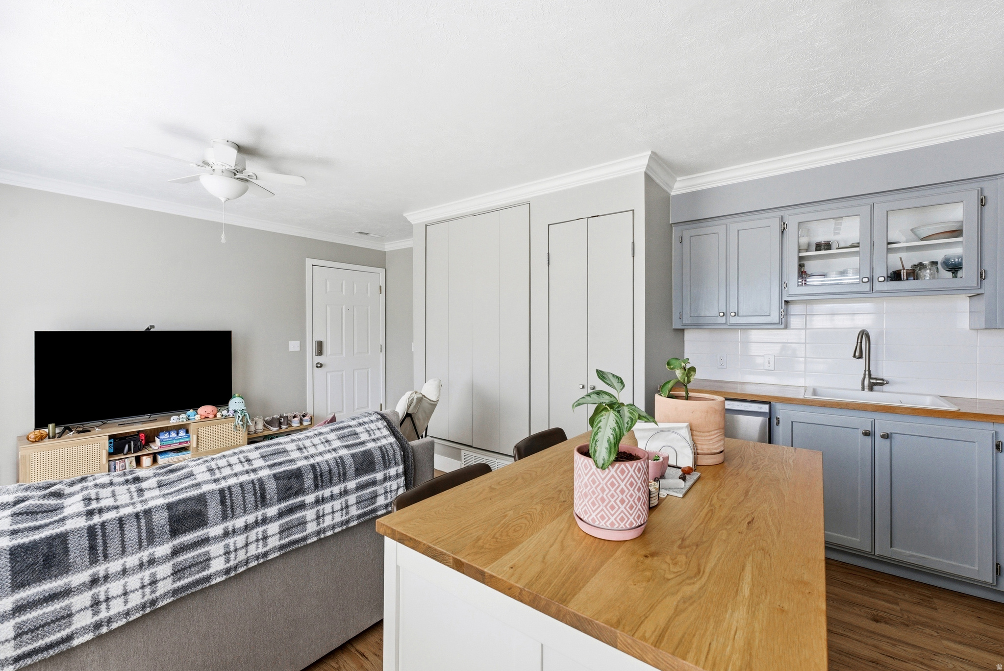 RAMONA  CONDM - Residential