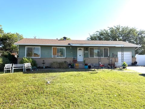 Photo of 1464 W 1920 N, Layton, UT 84041 (MLS # 2161042)