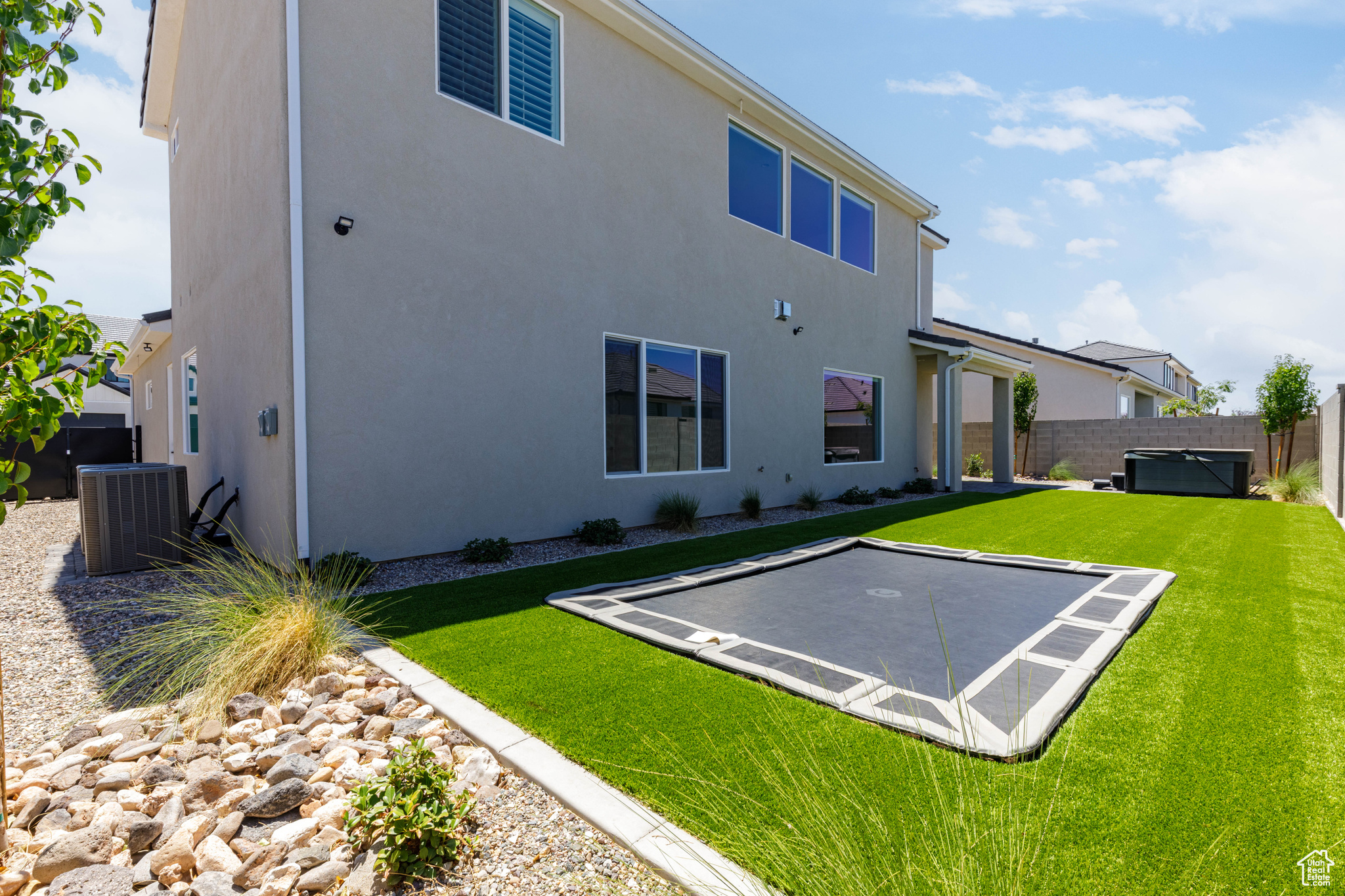 DESERT HORIZON - Residential