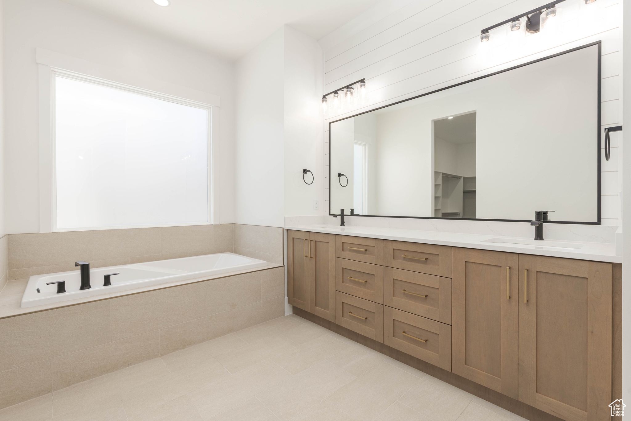 DESERT HORIZON - Residential