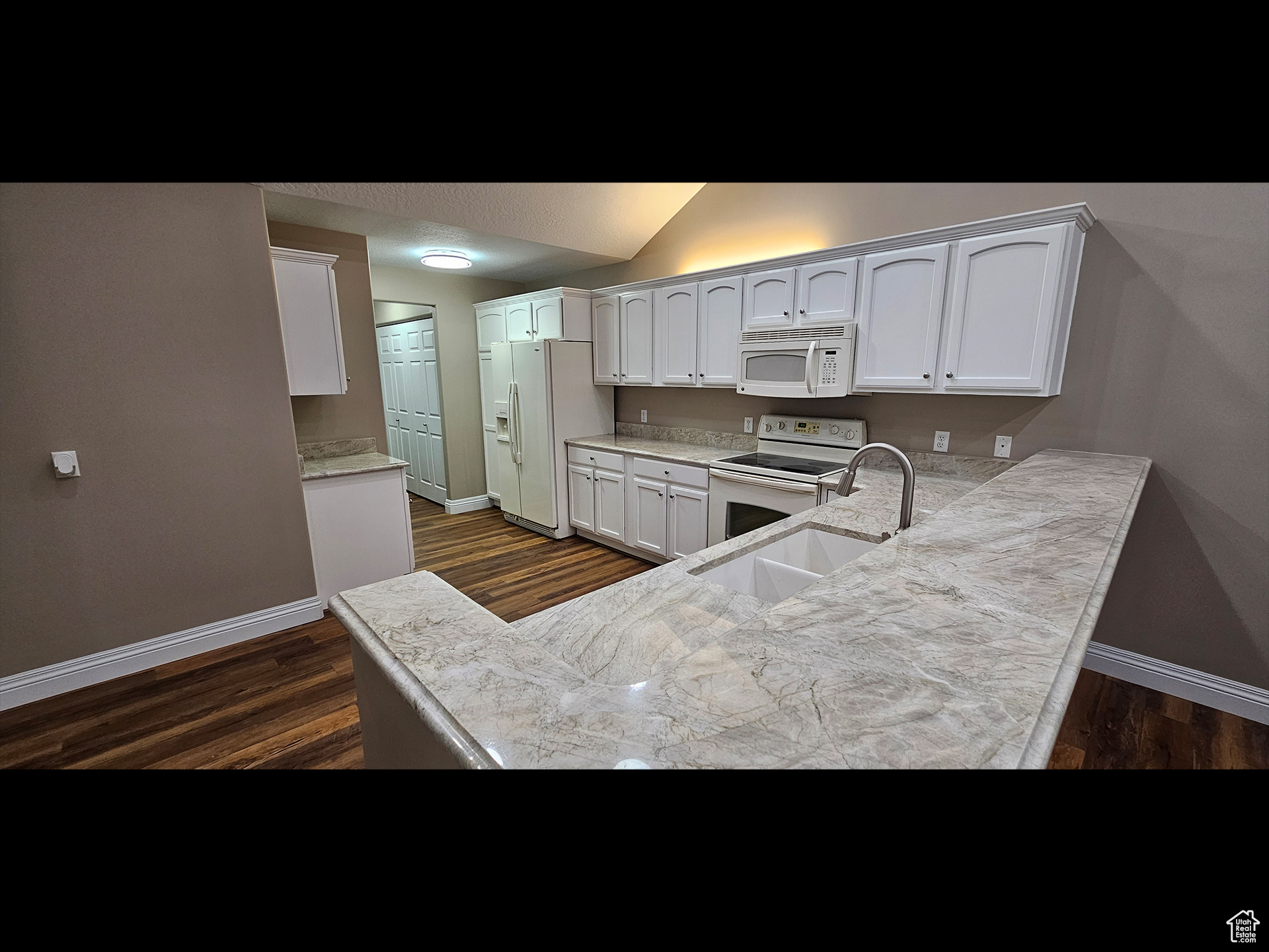 TOWNE CENTER VILLAS - Residential