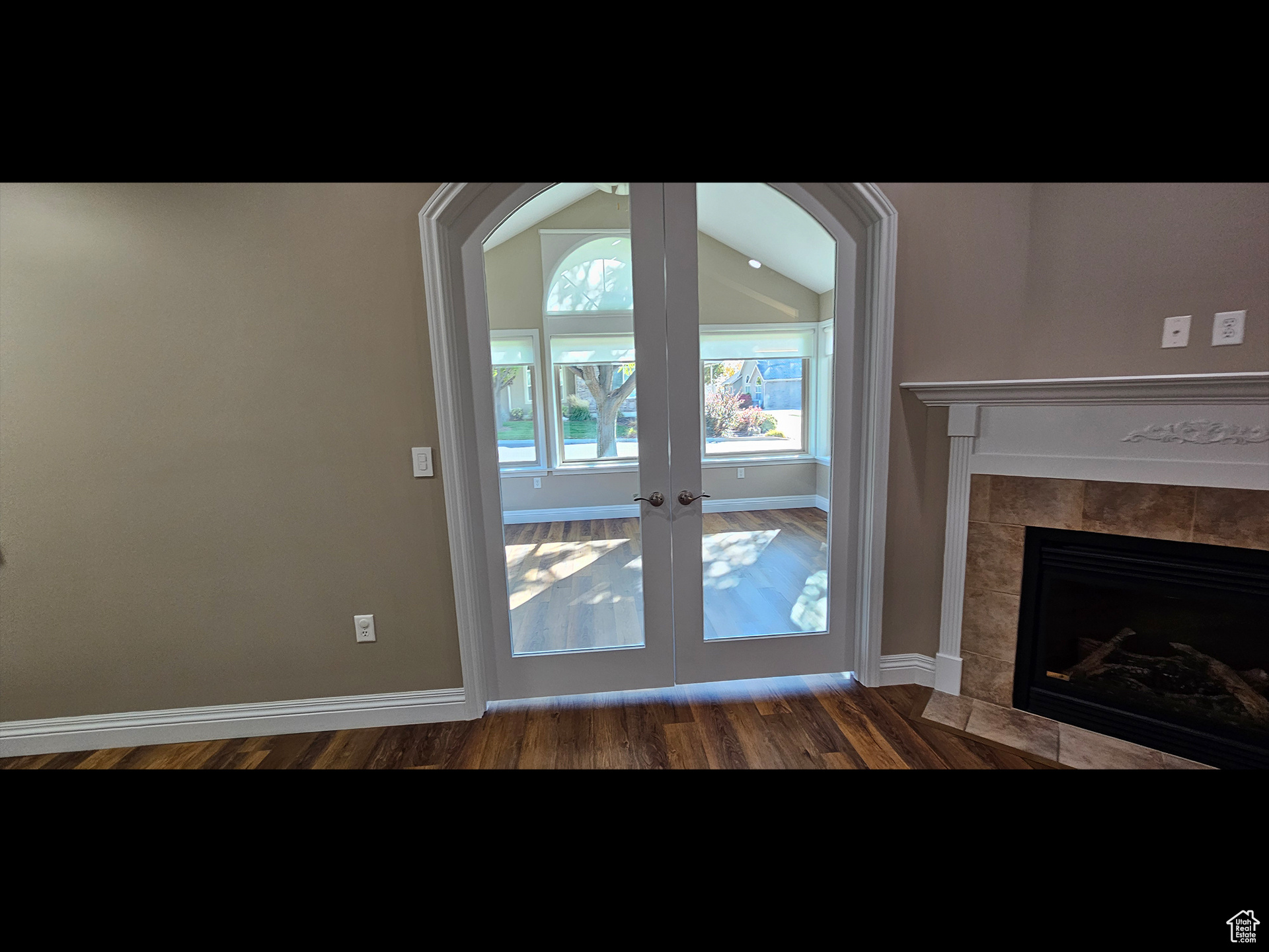 TOWNE CENTER VILLAS - Residential