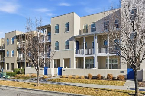 Photo of 5373 W BOWSTRING WAY, South Jordan, UT 84009 (MLS # 2137994)