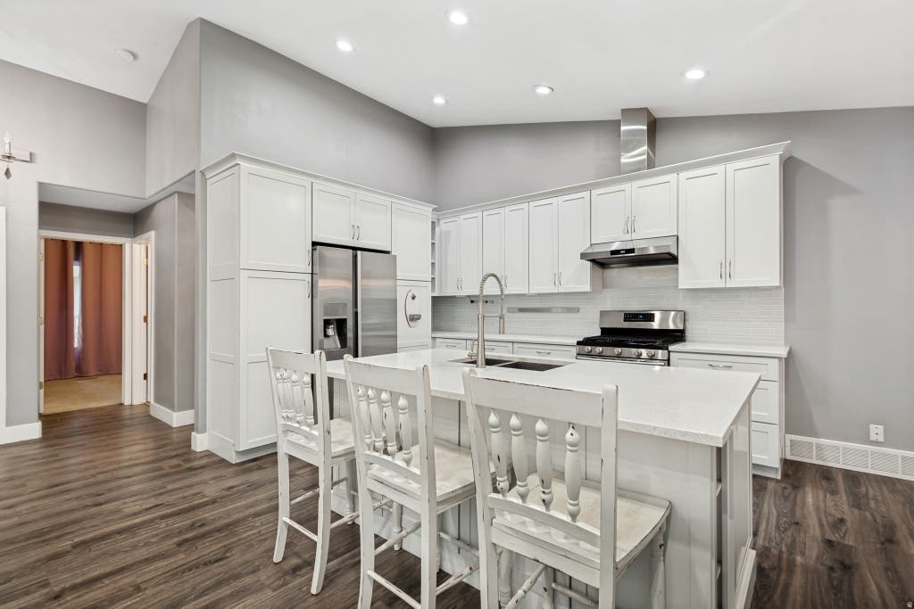 Photo of 316 E PAVILION CIR, Saratoga Springs, UT 84045 (MLS # 2173893)