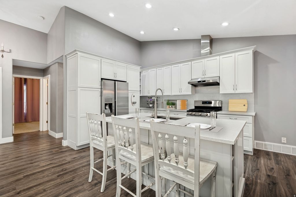 Photo of 316 E PAVILION CIR, Saratoga Springs, UT 84045 (MLS # 2173893)