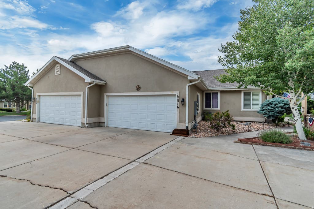 Photo of 316 E PAVILION CIR, Saratoga Springs, UT 84045 (MLS # 2173893)