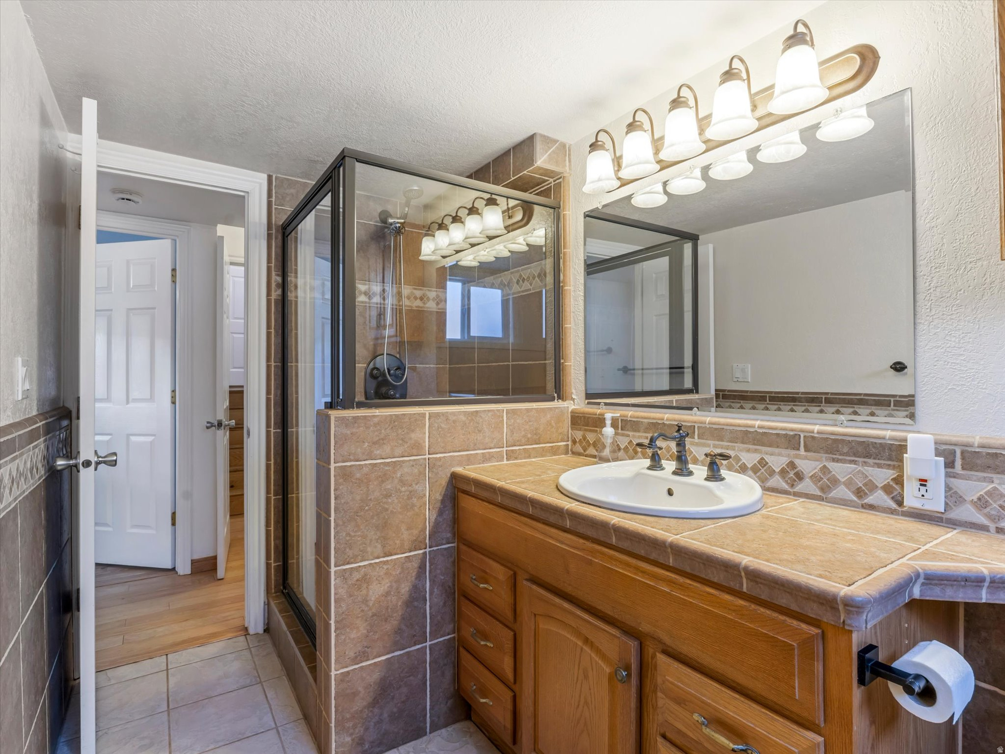 WILLOW CREEK #4 - Residential