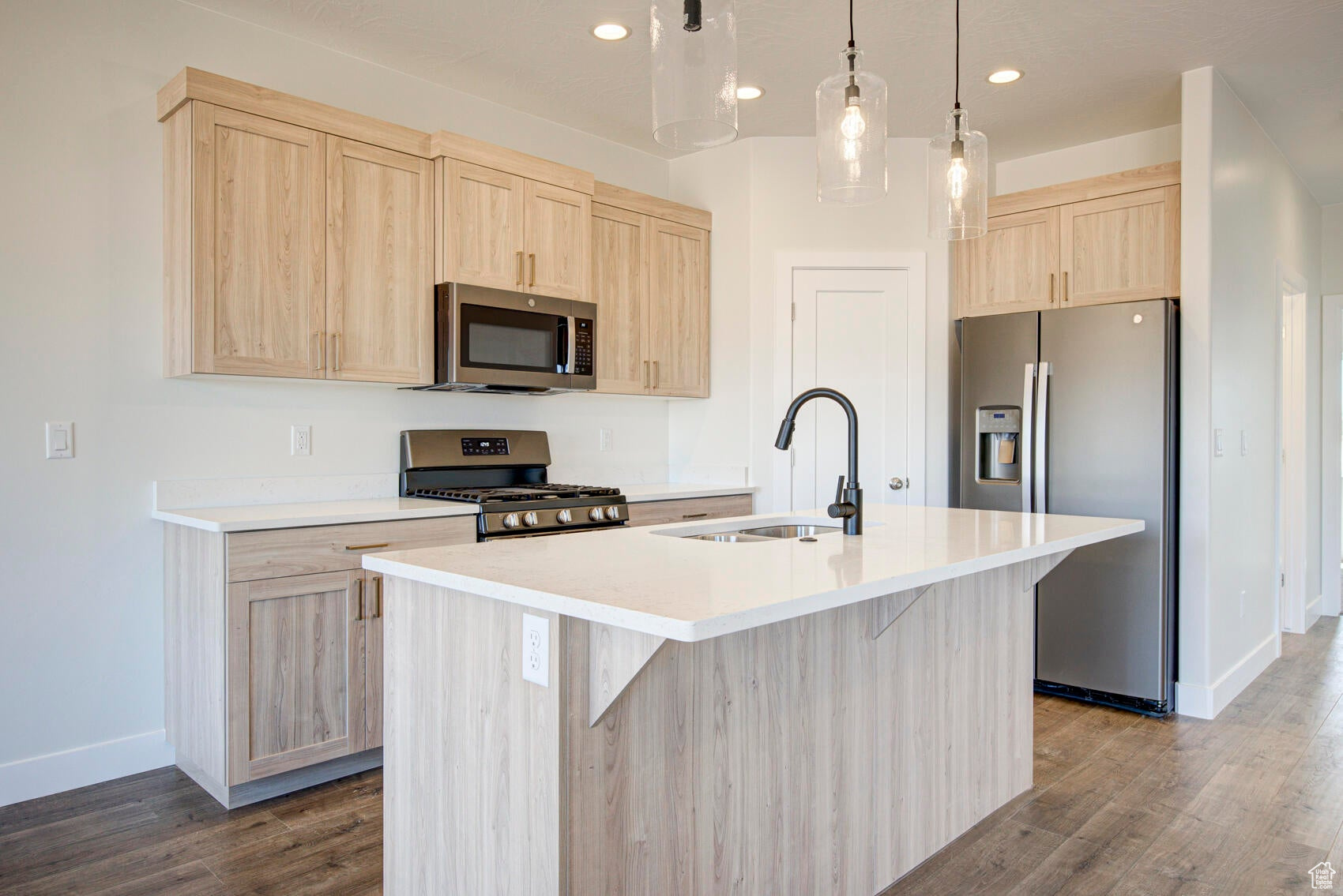 POINTE WEST - Residential