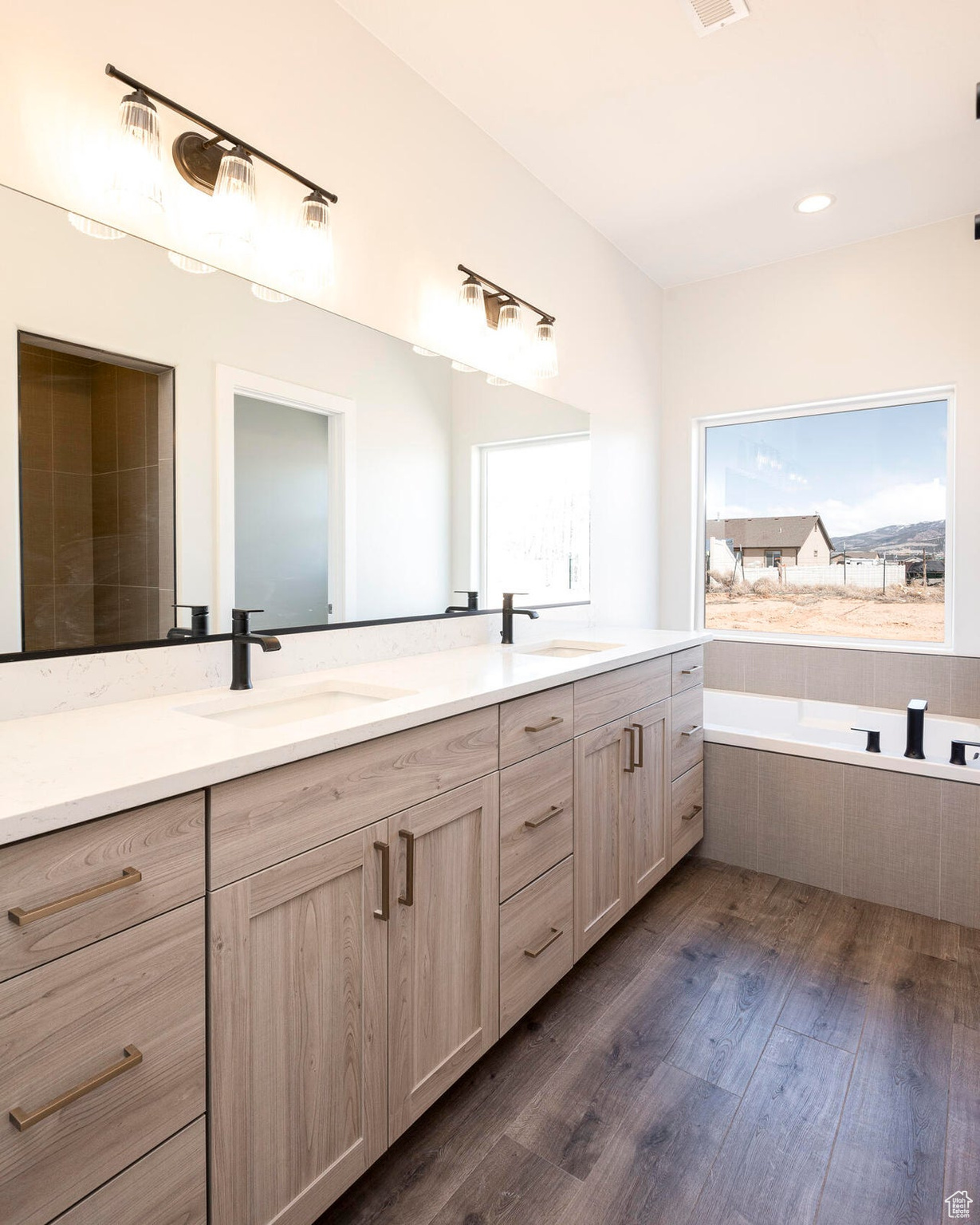 POINTE WEST - Residential