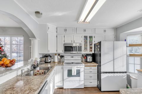 Tiny photo for 215 E 800 S, Payson, UT 84651 (MLS # 2127448)