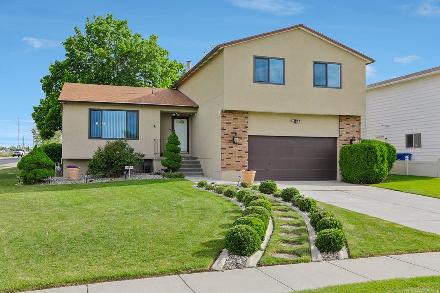 UPDATED! NEW Carpet, Paint, Windows, Shingles, Lighting Fixtures, Baseboards. Beautiful Hardwood Flooring and More! This 5 Large Bedroom 3 Bathroom Home is Ready for You! The Kitchen and Family Room have an Open Layout for Gatherings. There is a Formal Living and Dining Room. The Basement Features an Area for You to Finish a Bathroom, and Extended Family Room or 6th Bedroom. If Your Looking for RV Parking, there is Plenty of Space on the Garage Side of the House, or the Back Yard. There is a Deck and Patio with a Gazebo and Patio Furniture for Relaxing. With this Home being Located on the Corner of a Dead End Street, the Backyard is Large, Quiet and Relaxing. Schedule Your Showing Today.