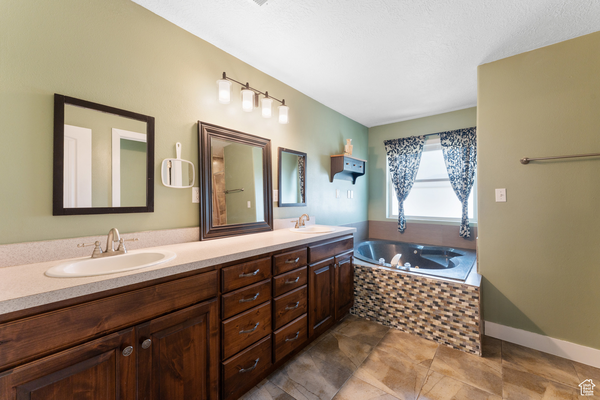 LONE TREE AT CIRCLE FIVE RANCH - Residential