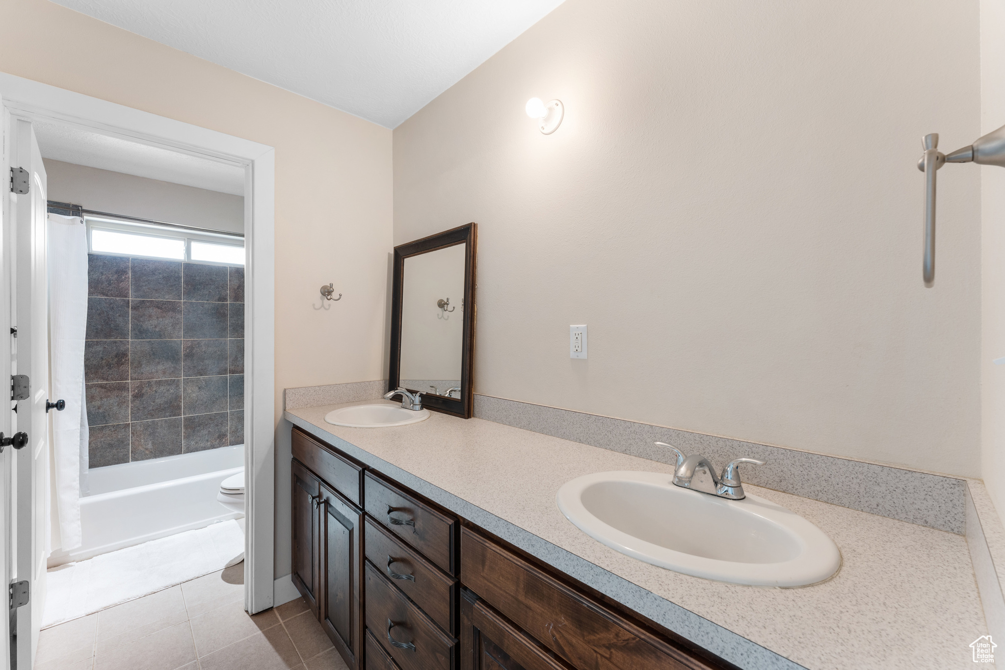 LONE TREE AT CIRCLE FIVE RANCH - Residential