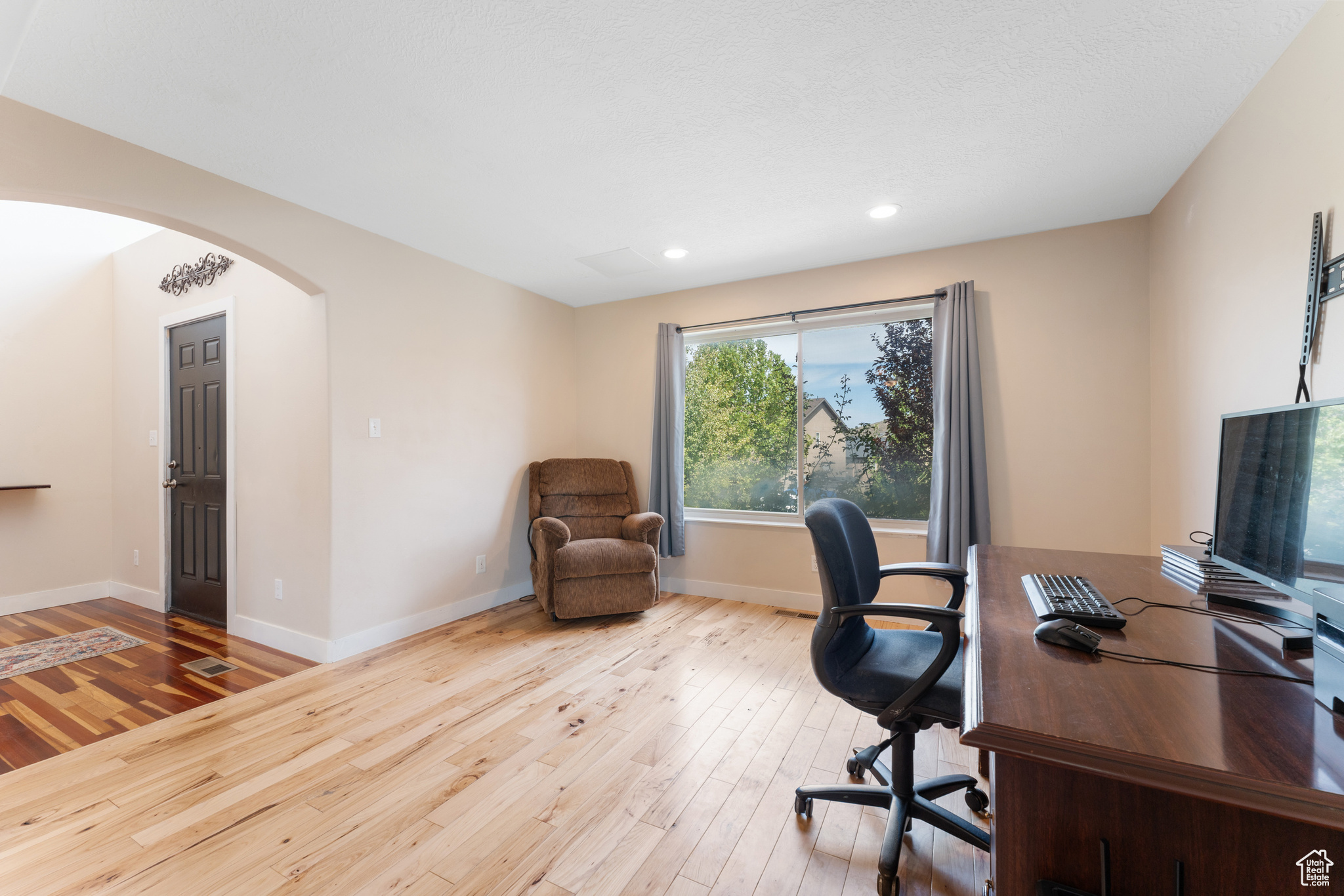 LONE TREE AT CIRCLE FIVE RANCH - Residential