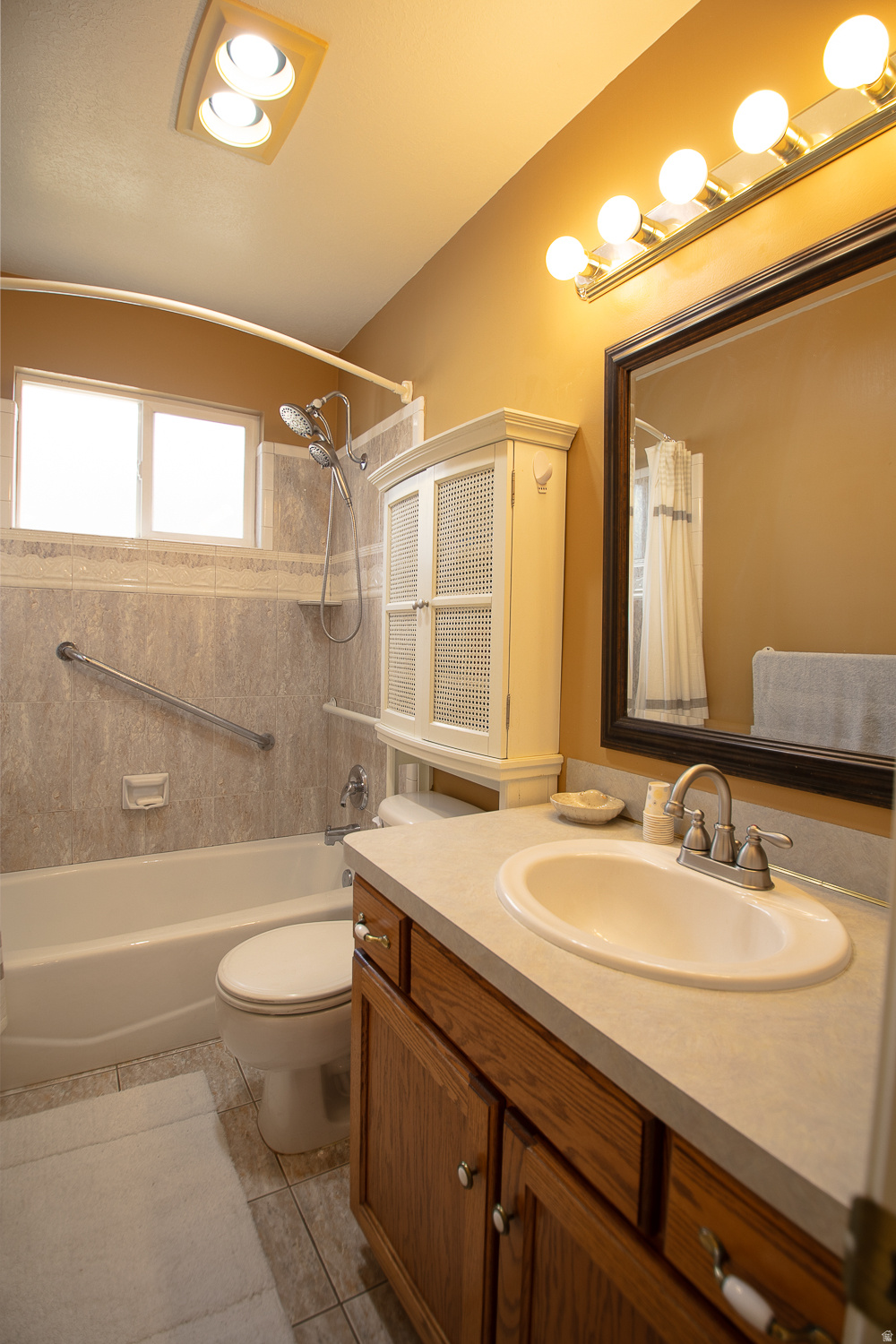 FOX CHASE - Residential