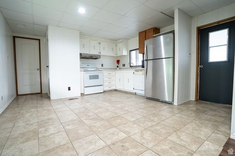 Tiny photo for 4674 S ASPEN LN, Taylorsville, UT 84123 (MLS # 2105985)