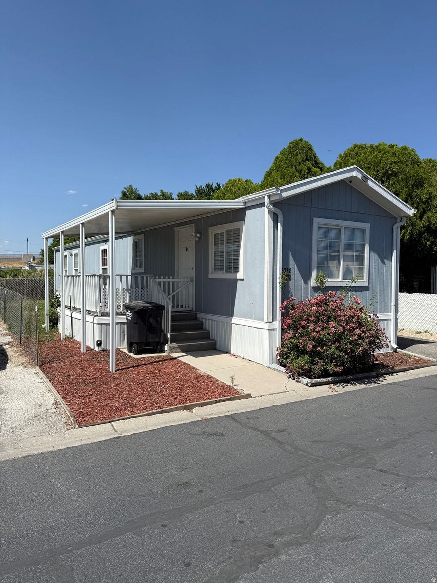 Well taken care of mobile home with good updates through out. Close to schools, shopping, and freeways.  Easy to show. Buyer and agent to to verify all info.