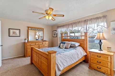 Tiny photo for 2477 N 1050 W, Clinton, UT 84015 (MLS # 2132838)