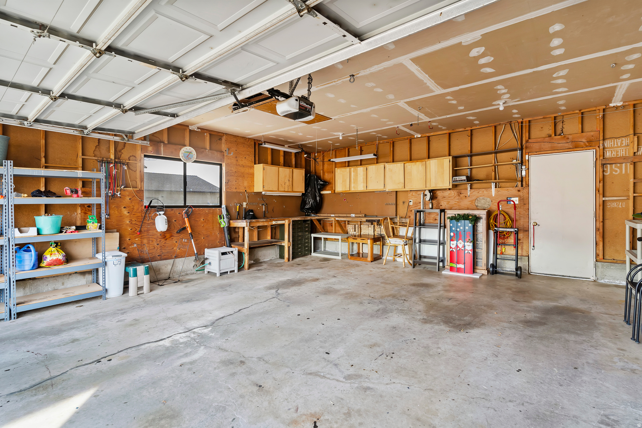 GOLDEN WEST VILLA - Residential