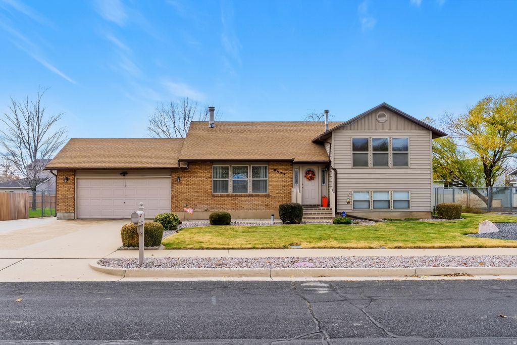 Photo for 2477 N 1050 W, Clinton, UT 84015 (MLS # 2132838)