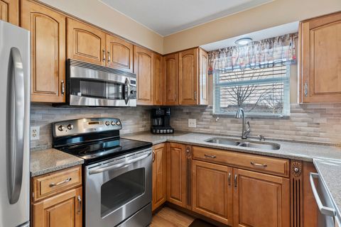 Tiny photo for 2477 N 1050 W, Clinton, UT 84015 (MLS # 2132838)